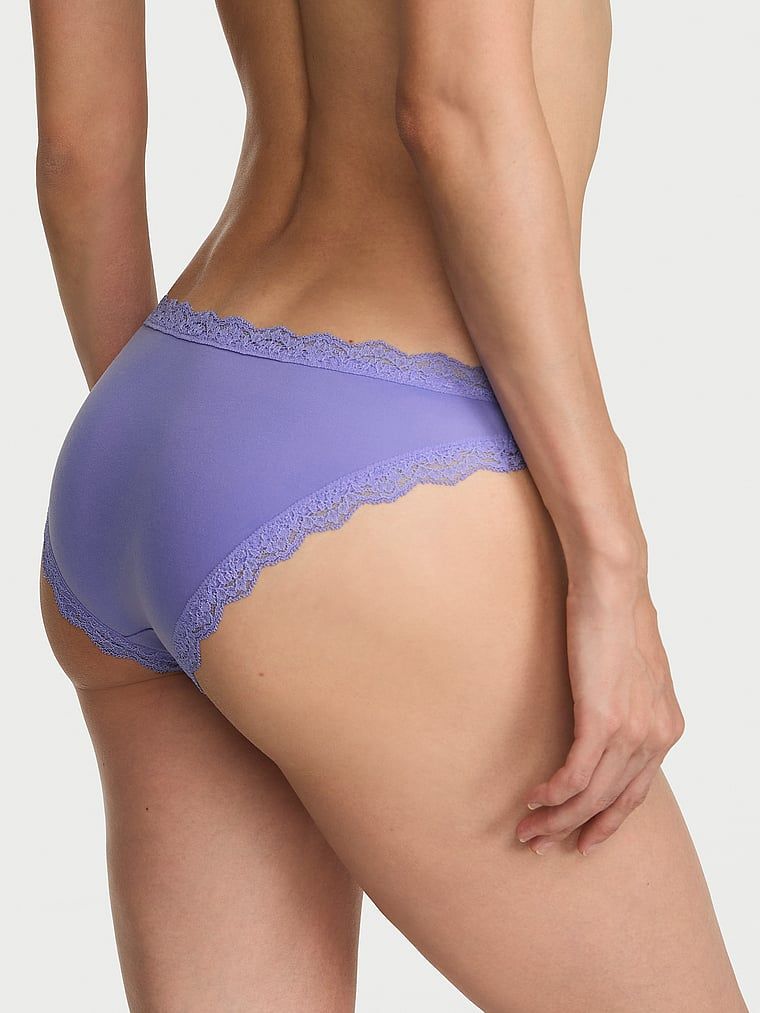 Majtki z koronką na krawędziach Lace-Trim Bikini. Produkt ma kolor niebieski i pochodzi z kolekcji Dream Angels. 