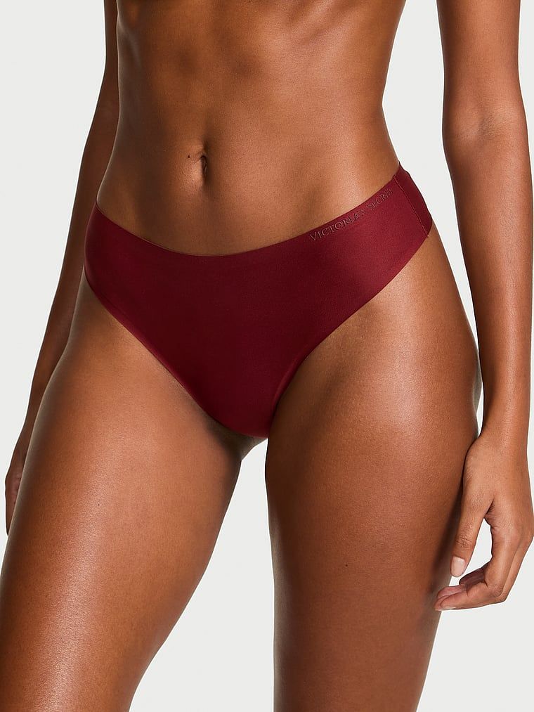 Stringi z mikrofibry Flex. Produkt ma kolor czerwony i pochodzi z kolekcji Body by Victoria. 
