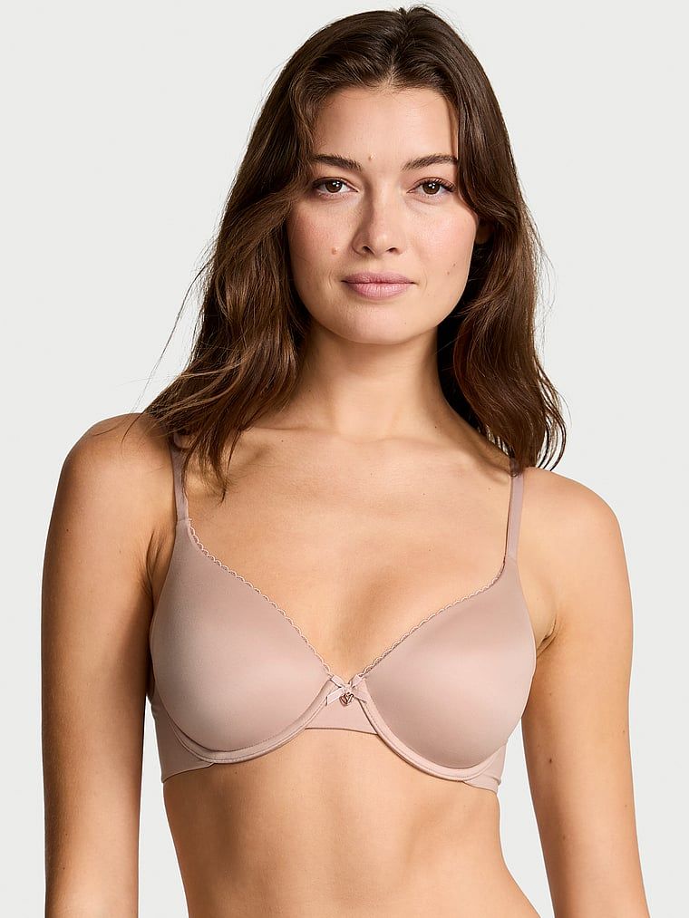 Biustonosz lekko usztywniany z mocno zabudowanymi miseczkami. Produkt ma kolor beżowy i pochodzi z kolekcji Body by Victoria. 