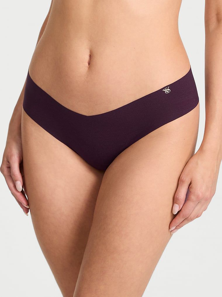 Stringi bezszwowe No-Show. Produkt ma kolor purpurowy i pochodzi z kolekcji No-Show. 