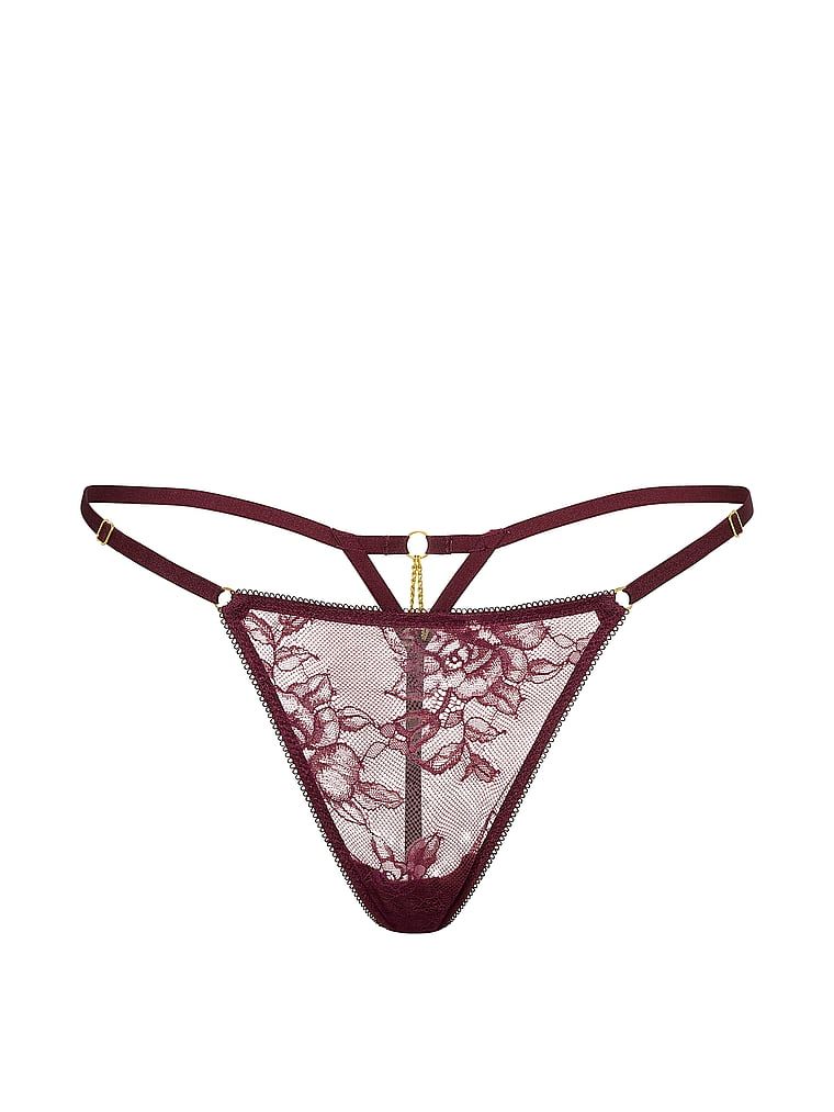 Stringi koronkowe z regulowanymi paskami Hardware. Produkt ma kolor różowy i pochodzi z kolekcji Very Sexy. 