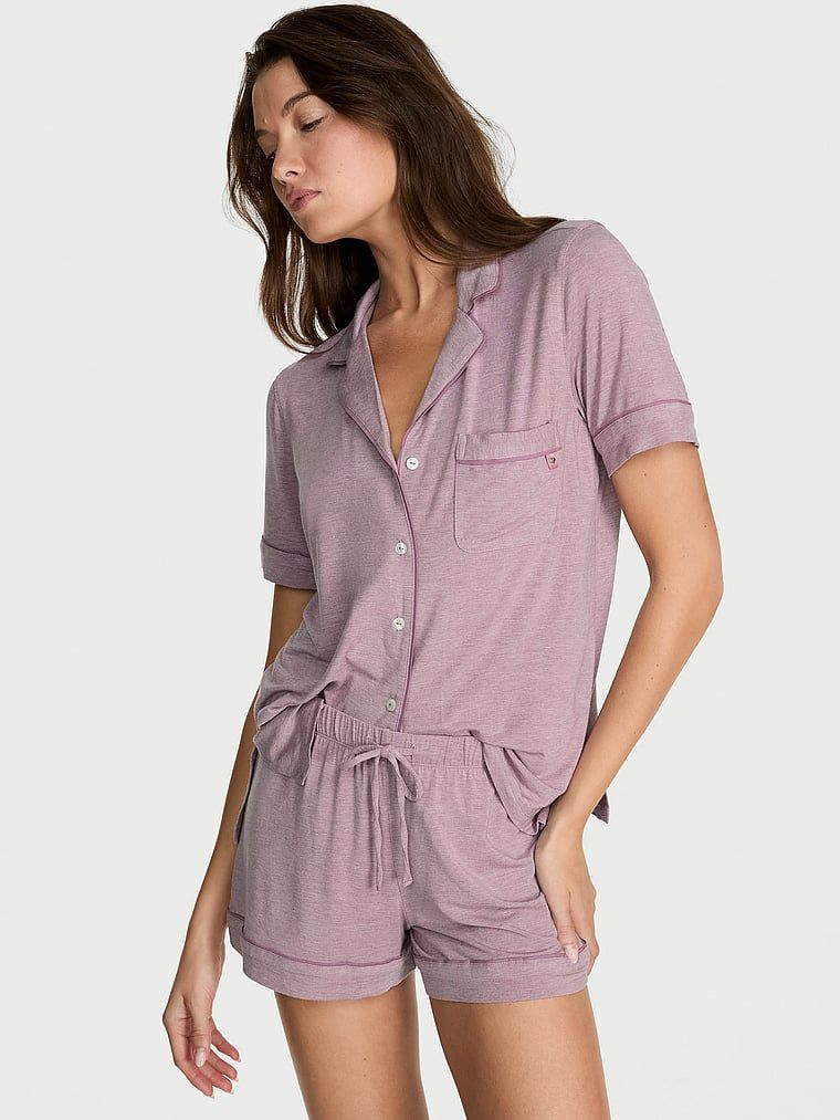 Piżama z modalu z szortami SoSoft. Produkt ma kolor fioletowy i pochodzi z kolekcji Victoria's Secret. 