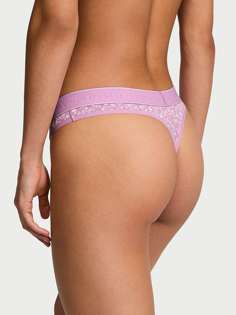Stringi bawełniane z logo w talii. Produkt ma wzór kwiatowy i pochodzi z kolekcji Cotton. 