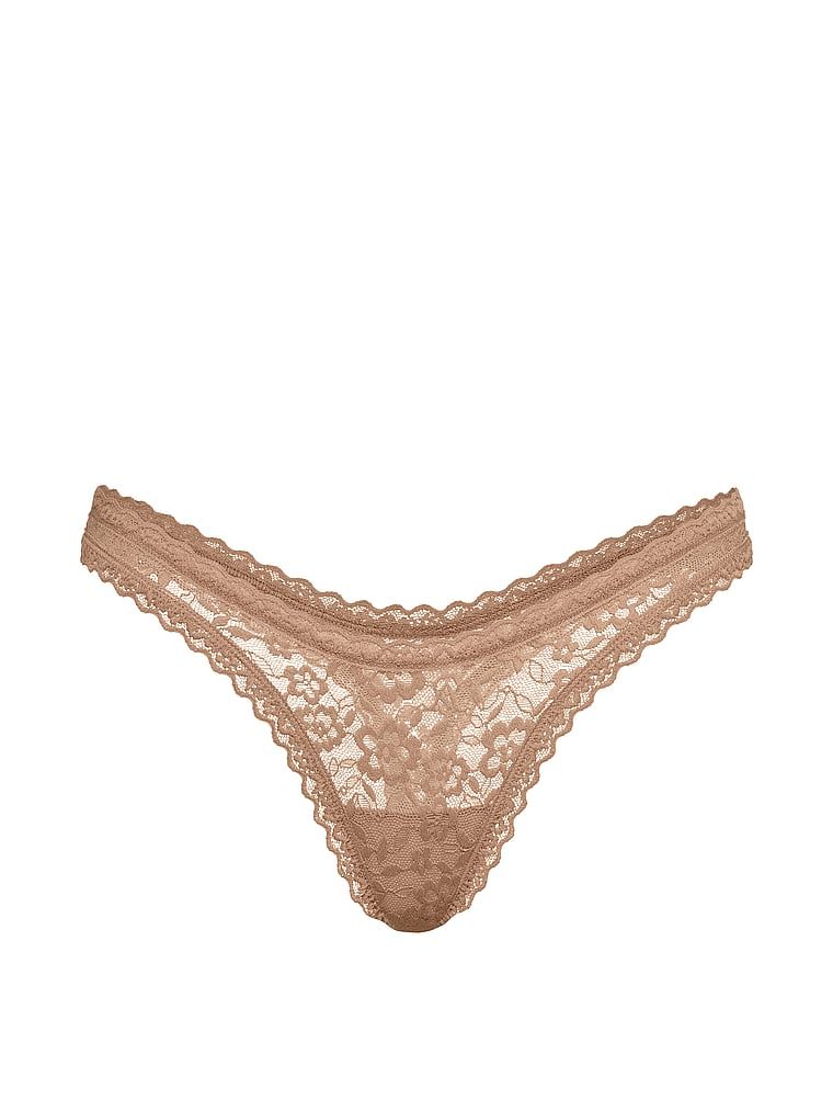 Stringi koronkowe Ultra-Mini Scoop. Produkt ma kolor beżowy i pochodzi z kolekcji Lacie. 