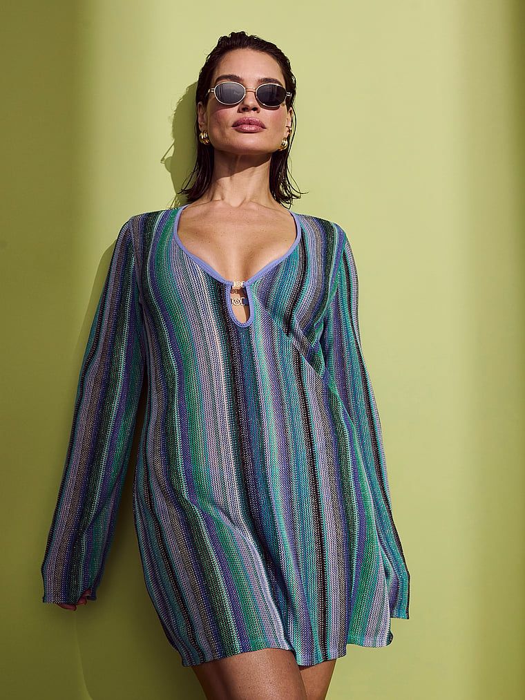 Sukienka mini na plażę Beachwear Shimmer Knit. Produkt jest wzorzysty i pochodzi z kolekcji Victoria's Secret Swim. 