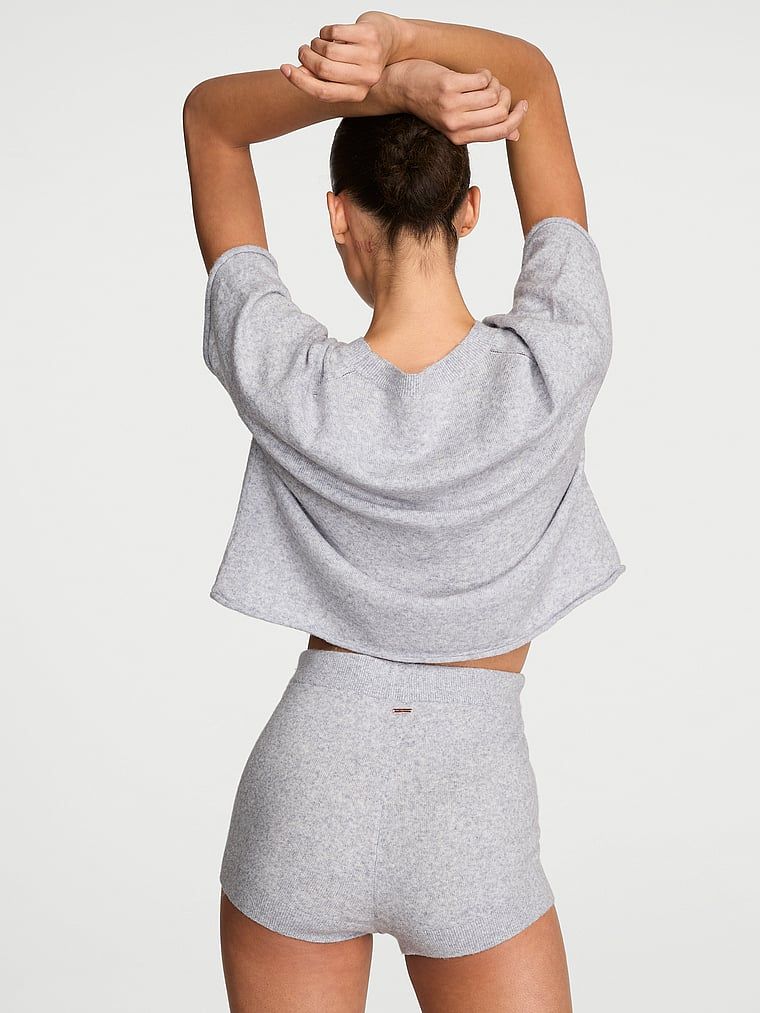 Zestaw z dzianiny do spania - top i szorty Luxe Knit. Produkt ma kolor szary i pochodzi z kolekcji Victoria's Secret. 