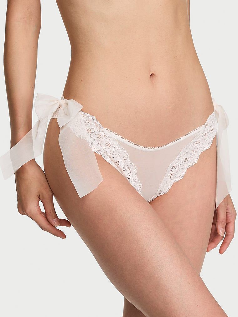 Dream Angels Majtki brazyliany z kokardkami po bokach Lace and Mesh Side-Bow