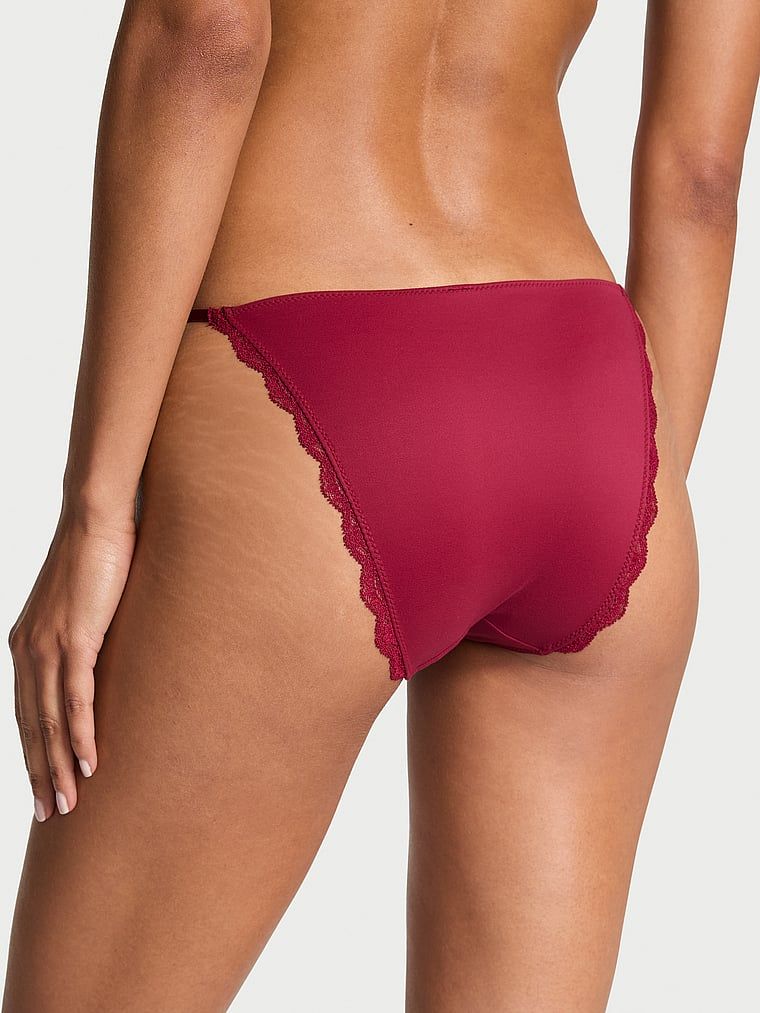 Majtki z regulowanymi paskami z koronką Lace-Trim Bikini. Produkt ma kolor czerwony i pochodzi z kolekcji Dream Angels. 