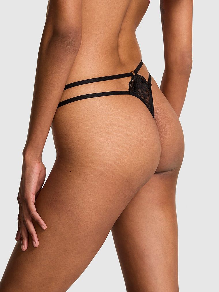 Stringi bez kroku Strappy Hardware. Produkt ma kolor czarny i pochodzi z kolekcji Very Sexy. 
