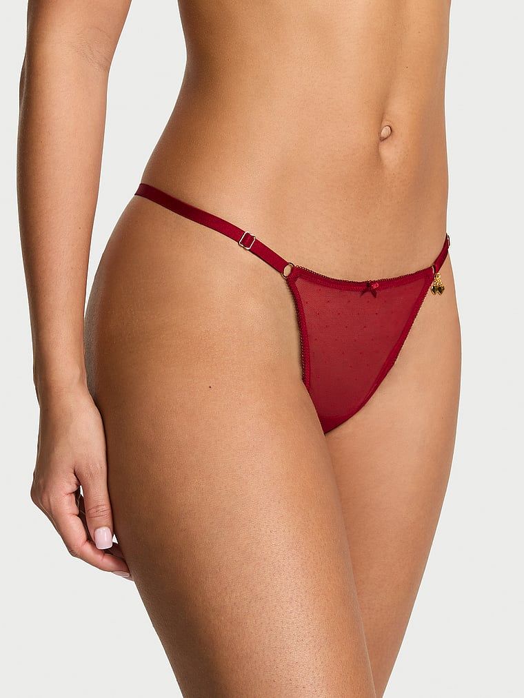 Stringi z regulowanymi paseczkami Tease Cherry Hardware. Produkt ma kolor czerwony i pochodzi z kolekcji Very Sexy. 