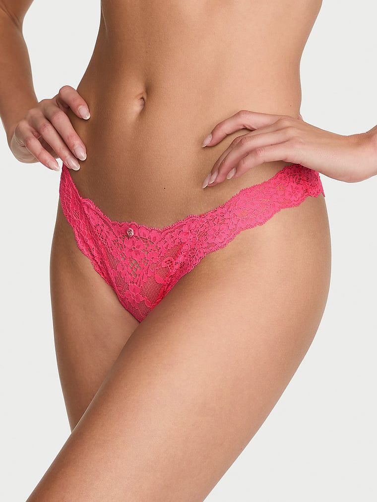 Majtki brazyliany koronkowe Brazilian. Produkt ma kolor różowy i pochodzi z kolekcji Dream Angels. 