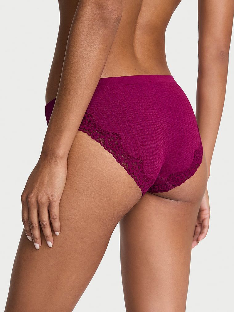 Majtki prążkowane z koronką na krawędziach Rib Lace-Trim Bikini. Produkt ma kolor różowy i pochodzi z kolekcji Seamless. 