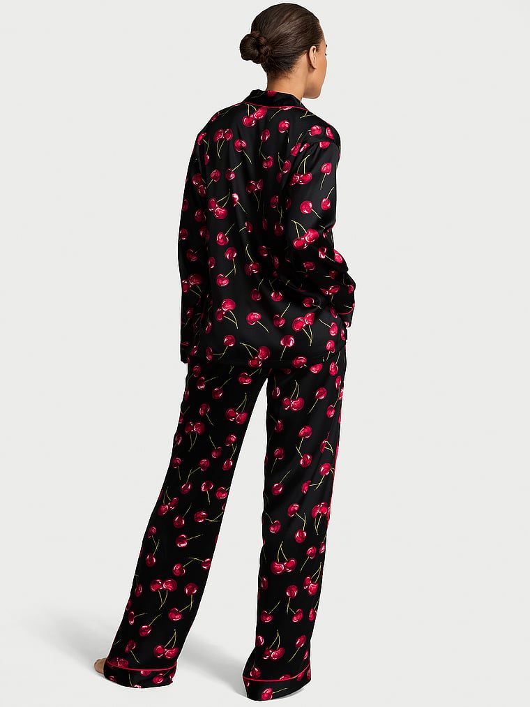 Piżama satynowa błyszcząca z długimi rękawami Glazed Satin. Produkt jest wzorzysty i pochodzi z kolekcji Victoria's Secret. 