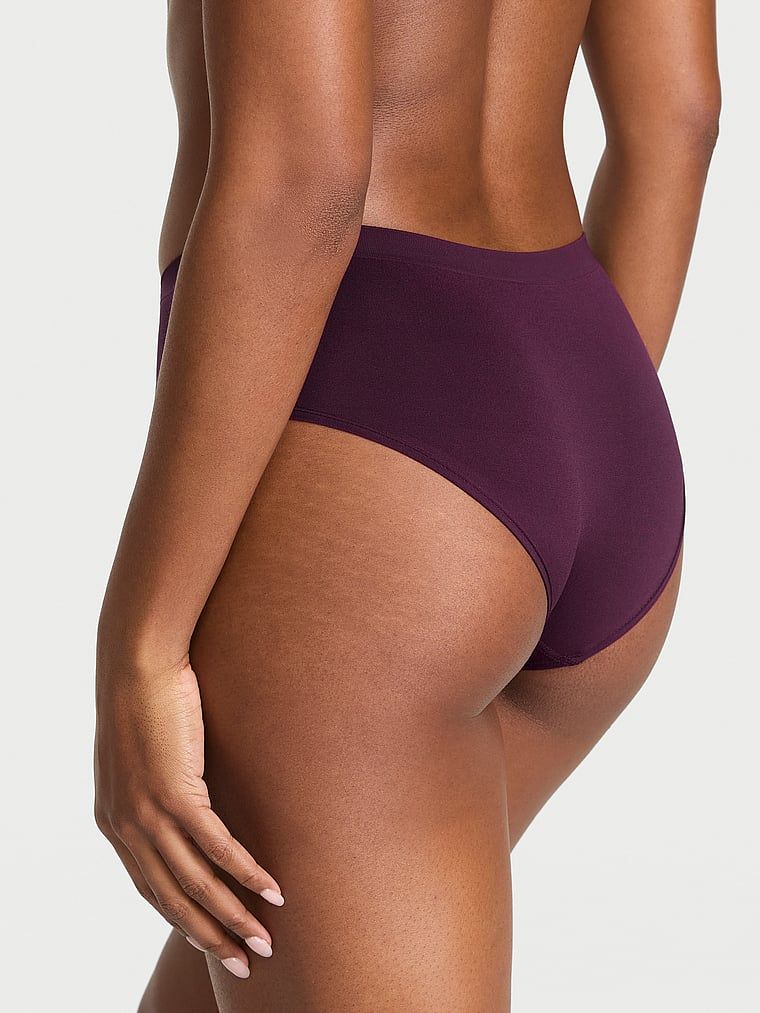 Majtki bezszwowe Seamless Hiphugger. Produkt ma kolor purpurowy i pochodzi z kolekcji Seamless. 