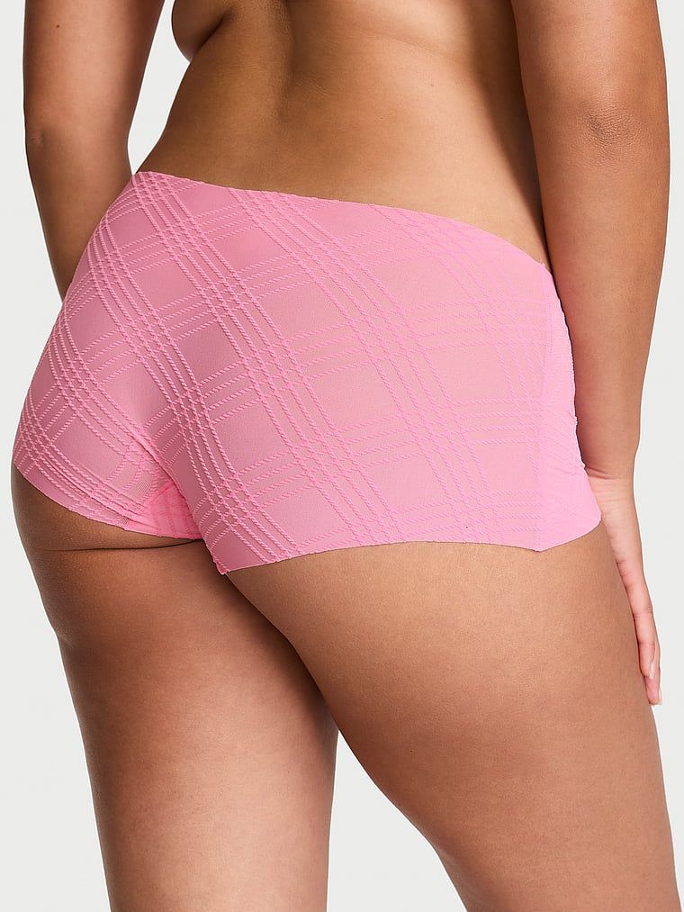 Majtki z siateczki w kratkę szorty No-Show Plaid Mesh Boyshort. Produkt ma kolor wzorzysty i pochodzi z kolekcji No-Show. 