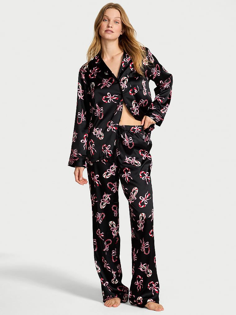 Piżama satynowa błyszcząca z długimi rękawami Glazed Satin. Produkt jest wzorzysty i pochodzi z kolekcji Victoria's Secret. 