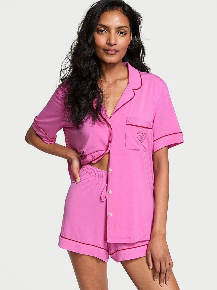 Piżama z modalu z szortami. Produkt ma kolor różowy i pochodzi z kolekcji Victoria's Secret. 