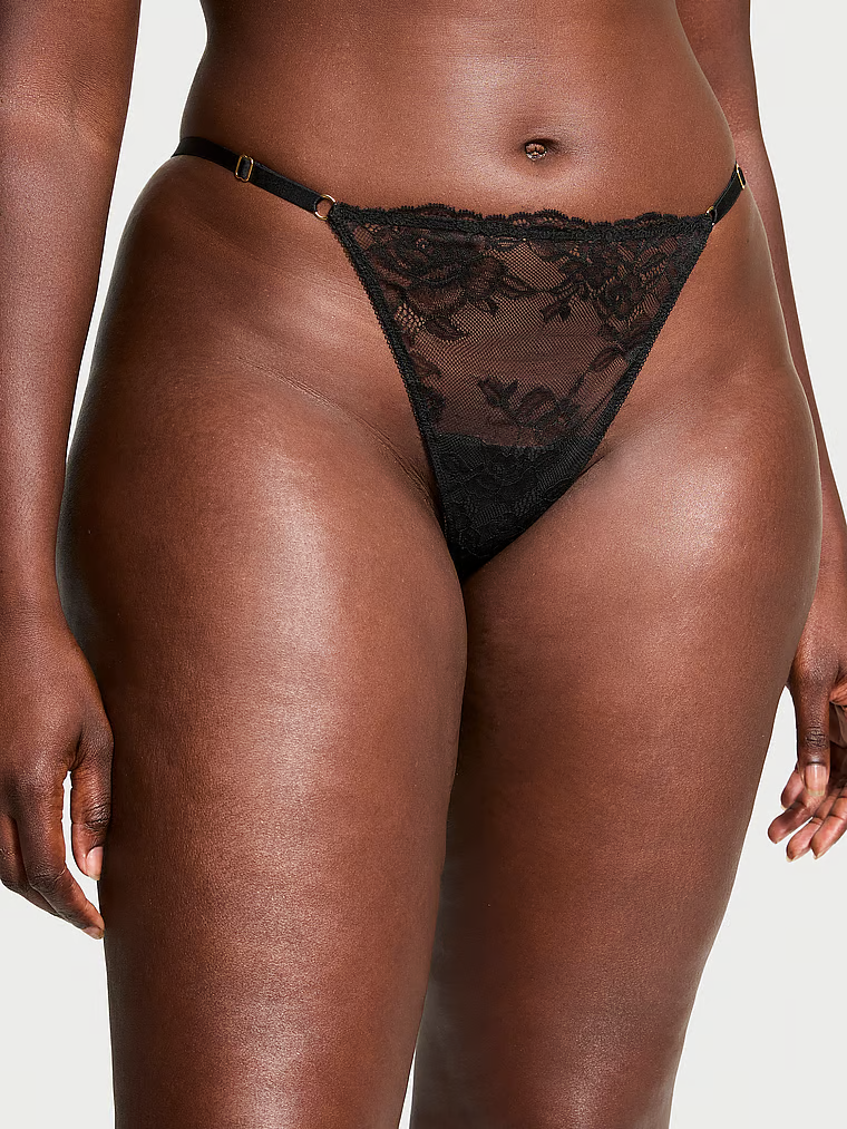 Stringi koronkowe z regulowanymi paskami Rose Lace V-String. Produkt ma kolor czarny i pochodzi z kolekcji Very Sexy. 