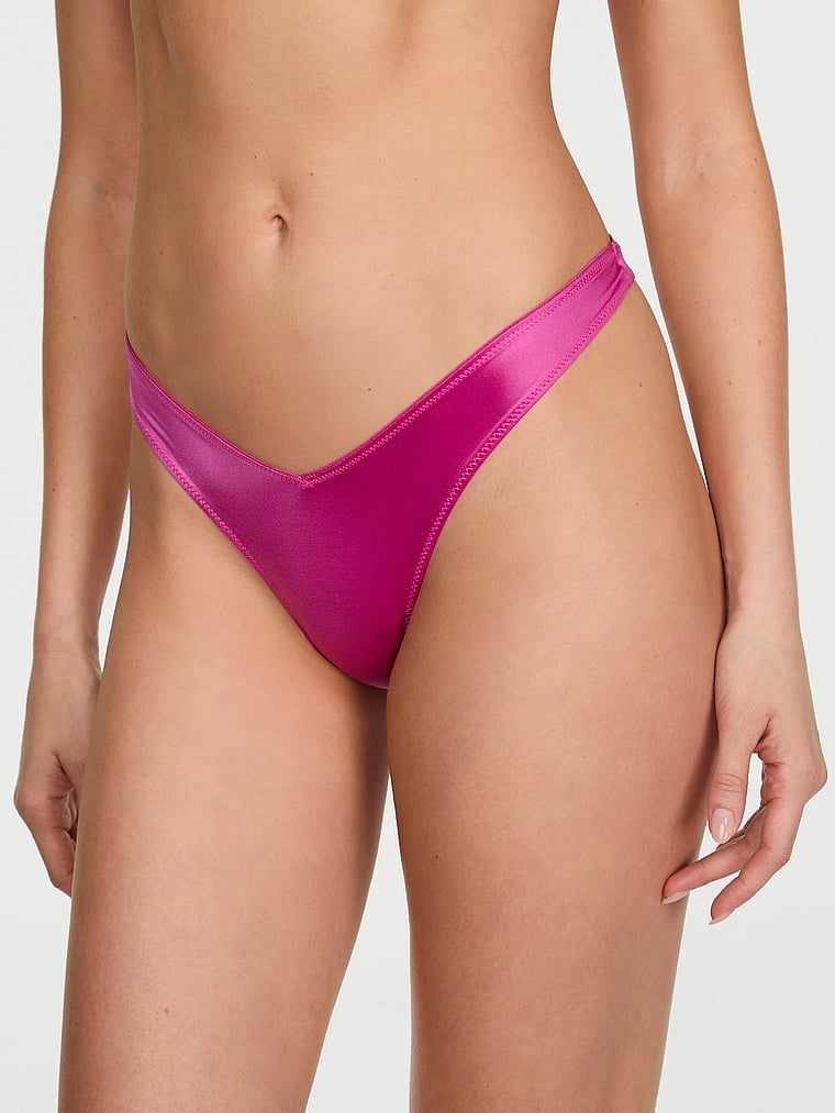 Stringi z paseczkami z tyłu i wysoko wyciętymi nogawkami Strappy-Back High-Leg. Produkt ma kolor różowy i pochodzi z kolekcji Very Sexy. 