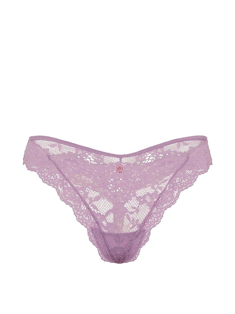 Stringi koronkowe Lace. Produkt ma kolor fioletowy i pochodzi z kolekcji Dream Angels. 