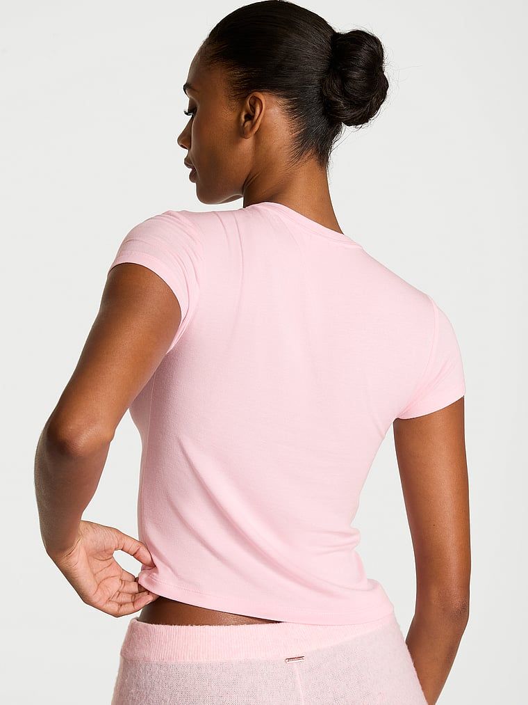T-shirt z modalu do spania. Produkt ma kolor różowy i pochodzi z kolekcji Victoria's Secret. 