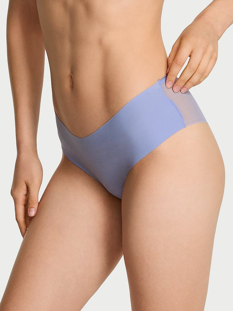 Majtki bezszwowe z siateczką z tyłu No-Show Sheer Logo Cheeky. Produkt ma kolor purpurowy i pochodzi z kolekcji No-Show. 