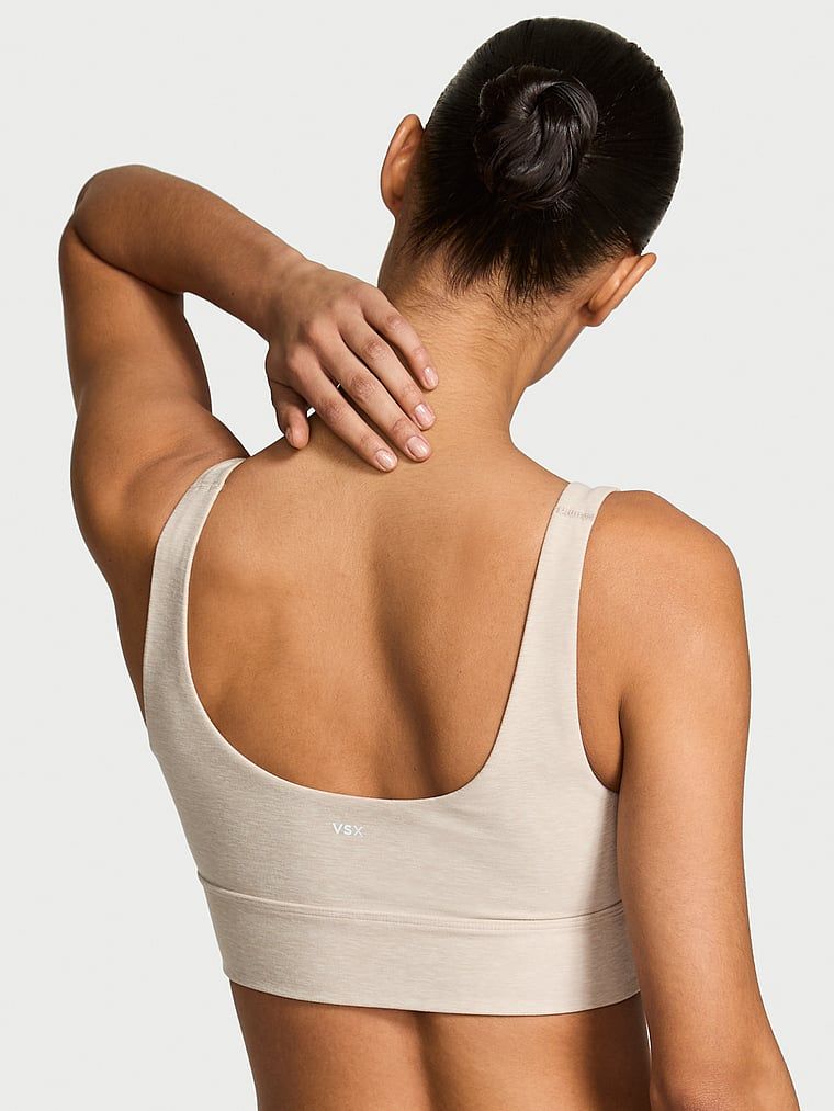 Biustonosz sportowy VSX LUXMarl. Produkt jest wzorzysty i pochodzi z kolekcji VSX. 