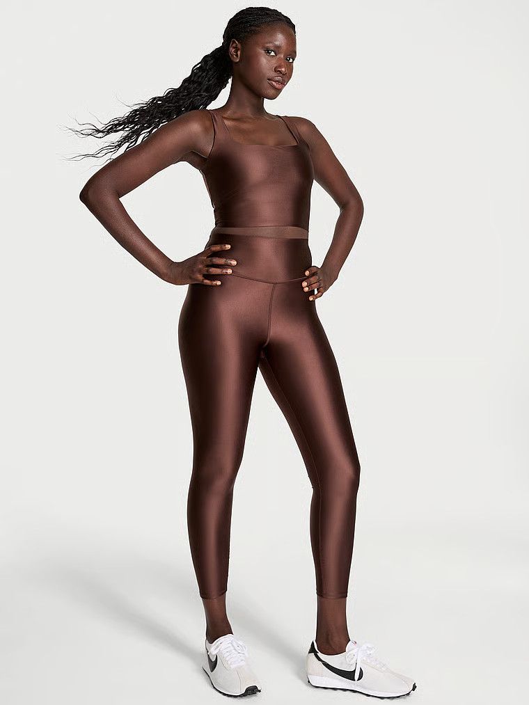 Legginsy z błyszczącego materiału VSX GlossyTech. Produkt ma kolor brązowy i pochodzi z kolekcji Body by Victoria. 