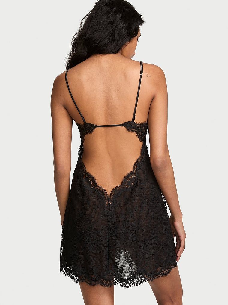 Sukienka mini koronkowa z błyszczącymi ramiączkami Twinkle Strap Slip. Produkt ma kolor czarny i pochodzi z kolekcji Dream Angels. 