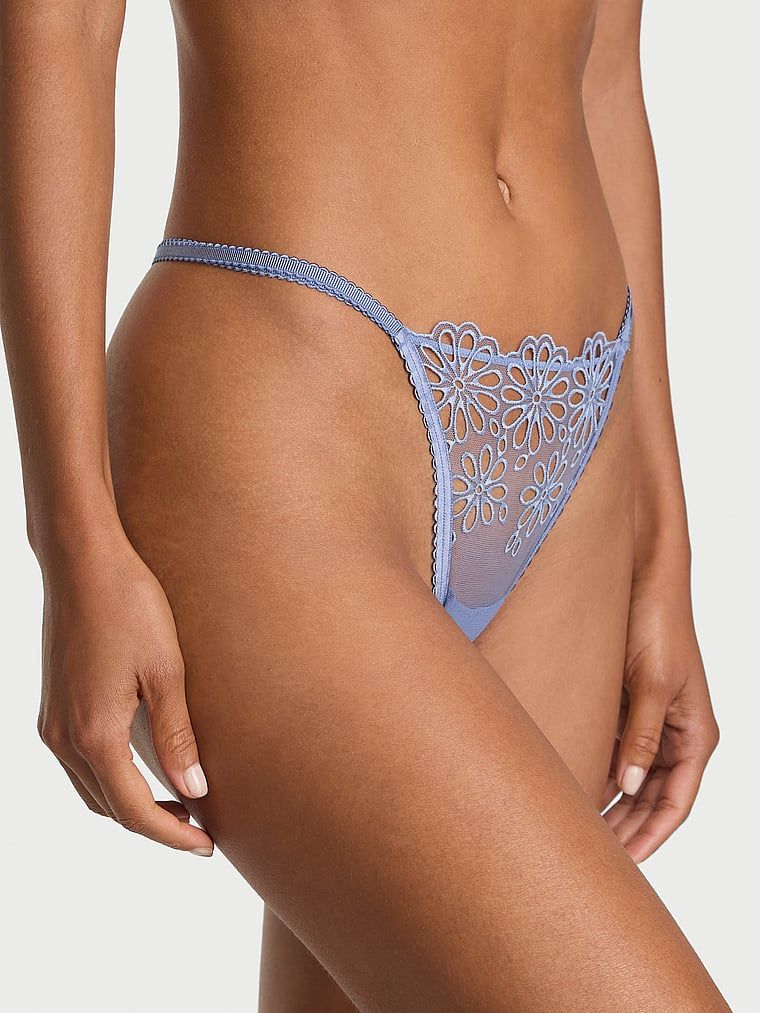 Stringi z siateczki Eyelet Mesh. Produkt ma kolor niebieski i pochodzi z kolekcji Lacie. 