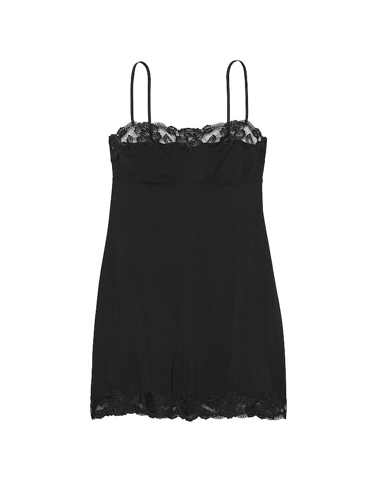 Koszulka nocna z modalu Lace-Trim Straight-Neck Slip. Produkt ma kolor czarny i pochodzi z kolekcji Victoria's Secret. 