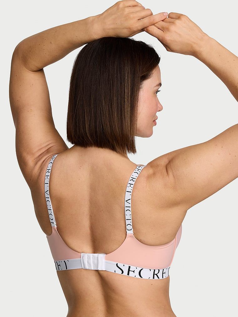 Biustonosz lekko usztywniany bez fiszbin CoolBra. Produkt ma kolor różowy i pochodzi z kolekcji T-shirt. 