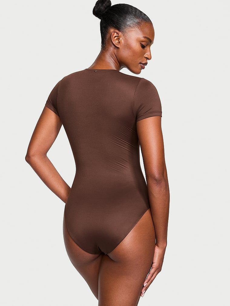 Body z krótkimi rękawami Feathersoft Essentials. Produkt ma kolor brązowy i pochodzi z kolekcji Very Sexy. 