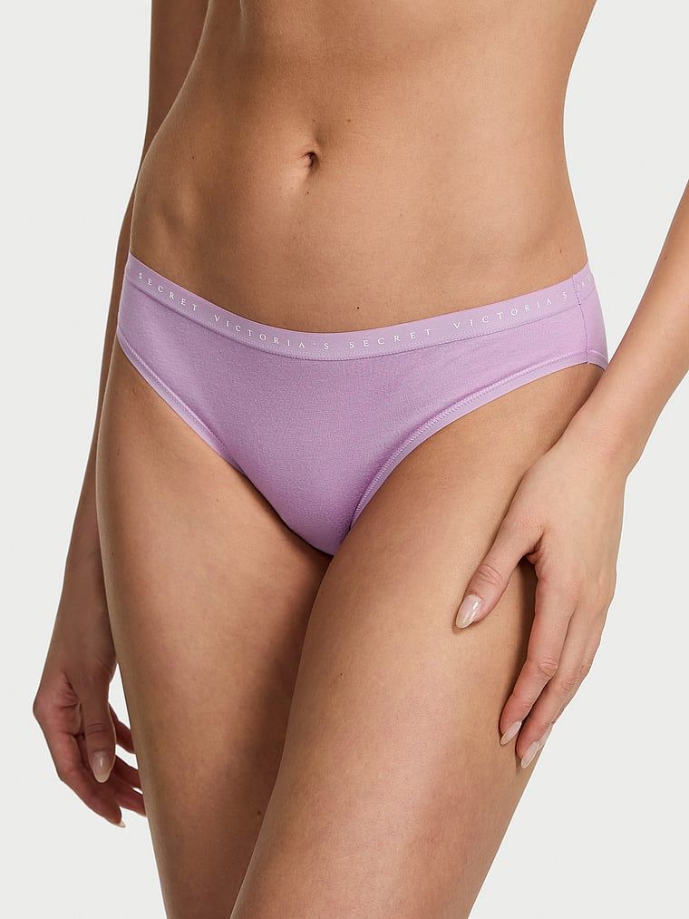 Majtki bawełniane Bikini. Produkt ma kolor purpurowy i pochodzi z kolekcji Victoria's Secret. 