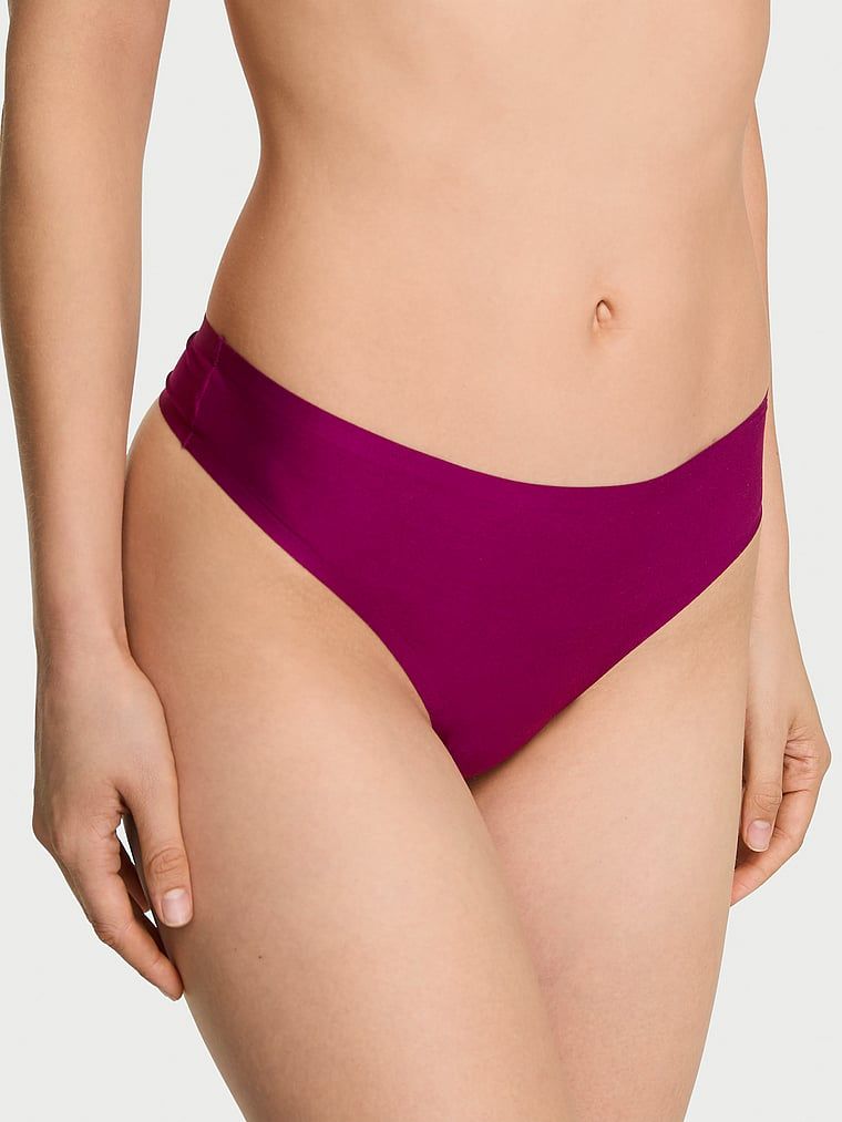 Stringi z mikrofibry Flex. Produkt ma kolor różowy i pochodzi z kolekcji Body by Victoria. 