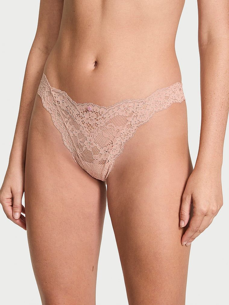 Stringi koronkowe Lace. Produkt ma kolor beżowy i pochodzi z kolekcji Dream Angels. 