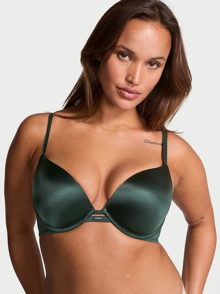 Modelka prezentuje biustonosz push-up Smooth. Produkt ma kolor zielony i pochodzi z kolekcji Very Sexy.