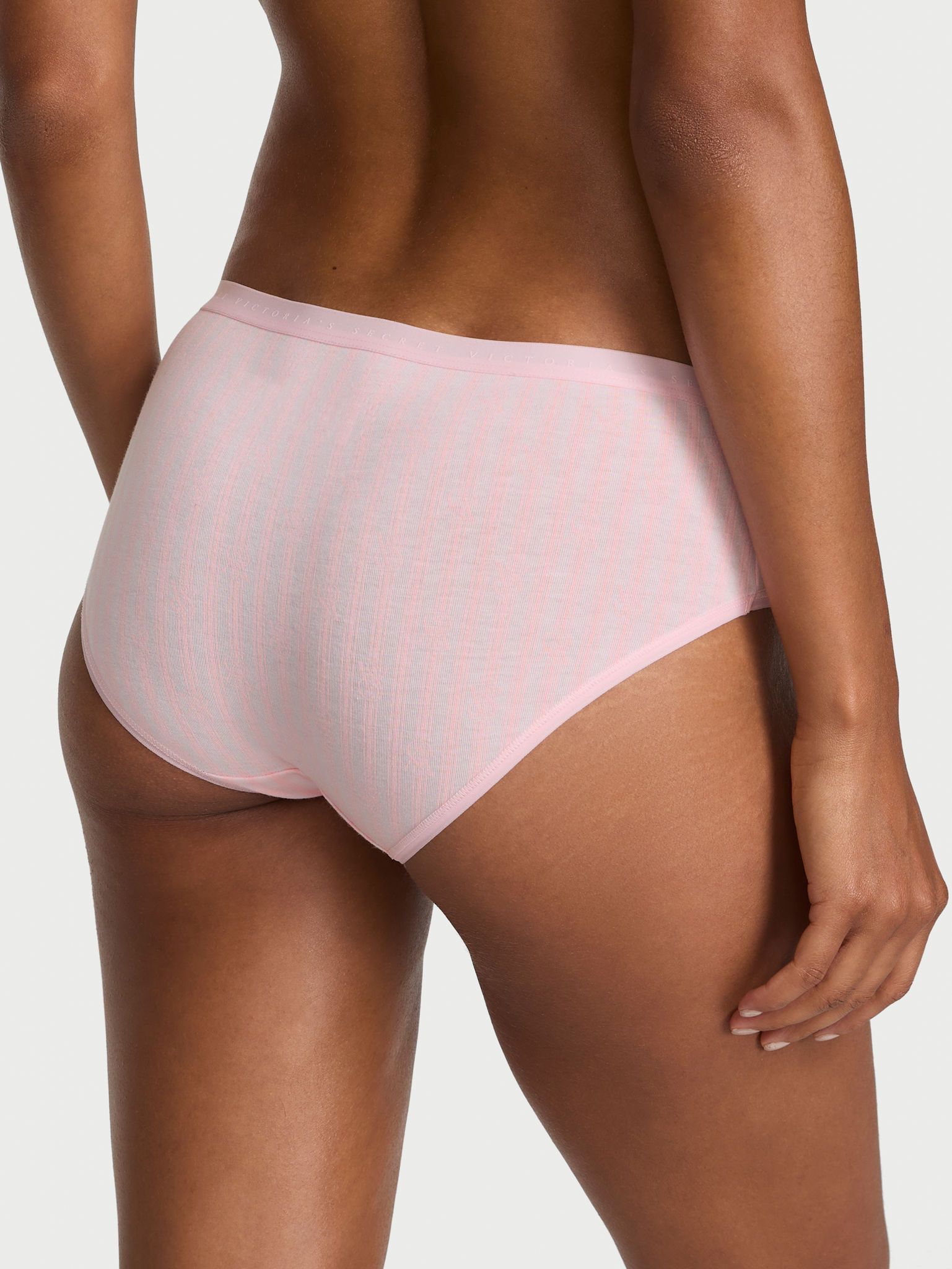 Majtki bawełniane Hiphugger. Produkt jest wzorzysty i pochodzi z kolekcji Victoria's Secret. 