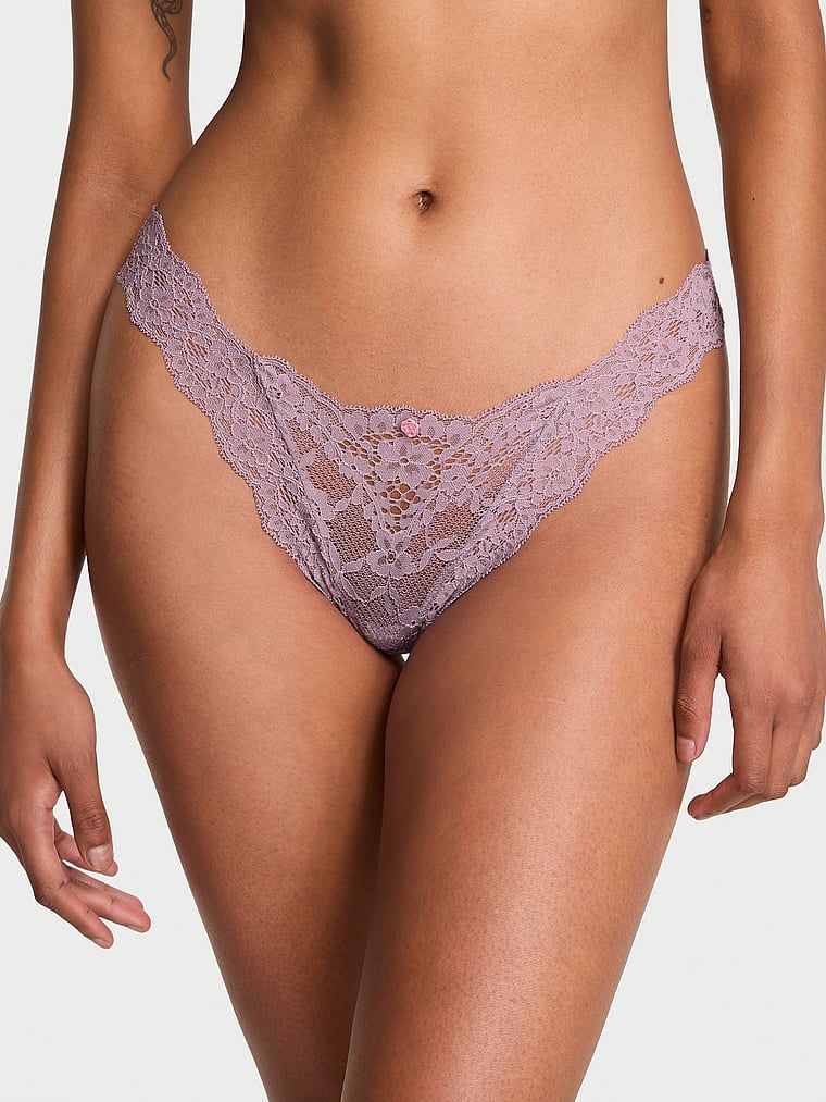 Majtki brazyliany koronkowe Brazilian. Produkt ma kolor różowy i pochodzi z kolekcji Dream Angels. 