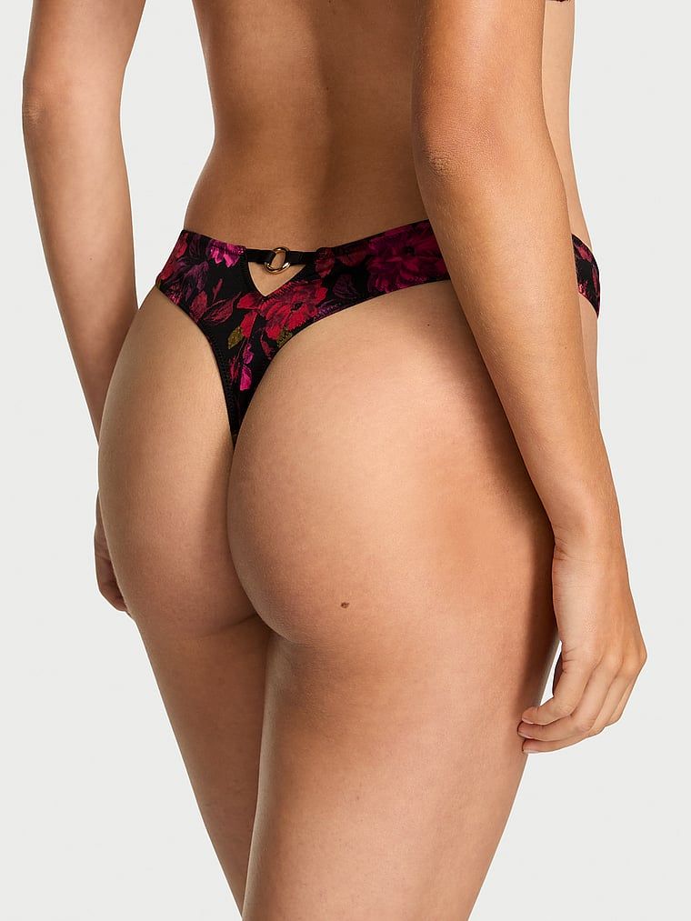 Stringi bez kroku Ring Hardware. Produkt ma wzór kwiatowy i pochodzi z kolekcji Very Sexy. 