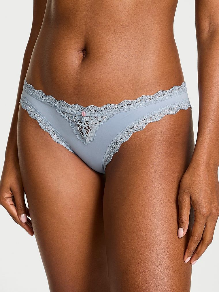 Majtki z koronką na krawędziach Lace-Trim Bikini. Produkt ma kolor niebieski i pochodzi z kolekcji Dream Angels. 