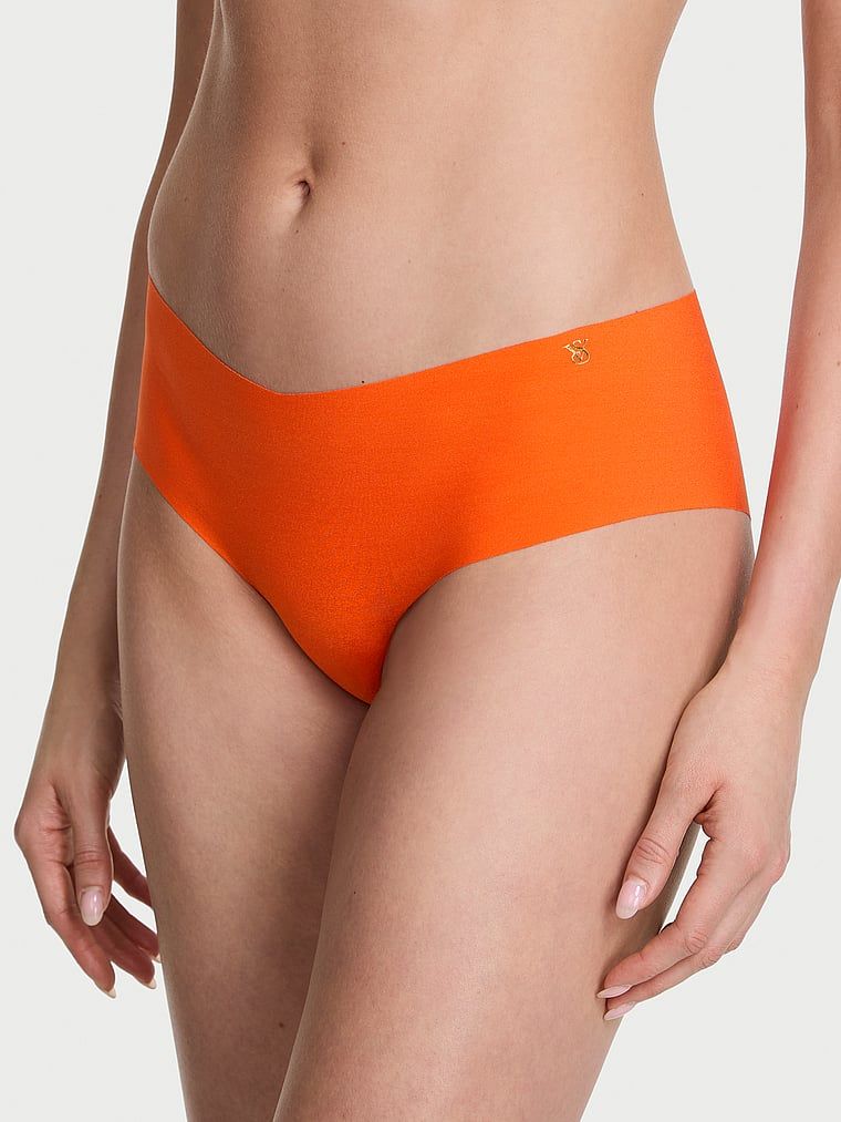 Majtki bezszwowe No-Show Cheeky. Produkt ma kolor czerwony i pochodzi z kolekcji No-Show. 