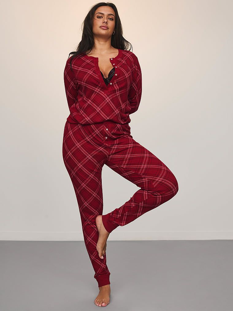 Ciepła piżama z długim rękawem Thermal. Produkt jest wzorzysty i pochodzi z kolekcji Body by Victoria. 