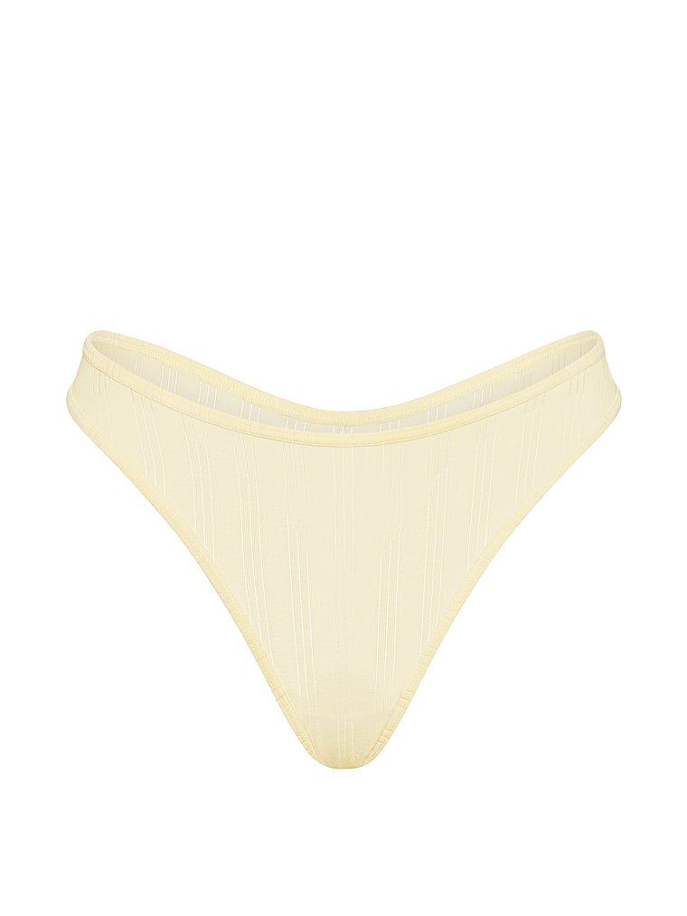 Stringi z modalu z wysoko wyciętymi nogawkami Ultra-Fine. Produkt ma kolor żółty i pochodzi z kolekcji Victoria's Secret. 
